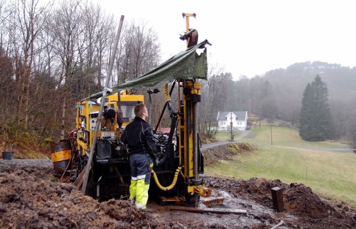 NGU har i samarbeid med Geodrilling gjort grundige boringer i fjellet ved Bergen. Her fra Fyllingsdalen. (Foto: NGU) NGU har i samarbeid med Geodrilling gjort grundige boringer i fjellet ved Bergen. Her fra Fyllingsdalen. (Foto: NGU)