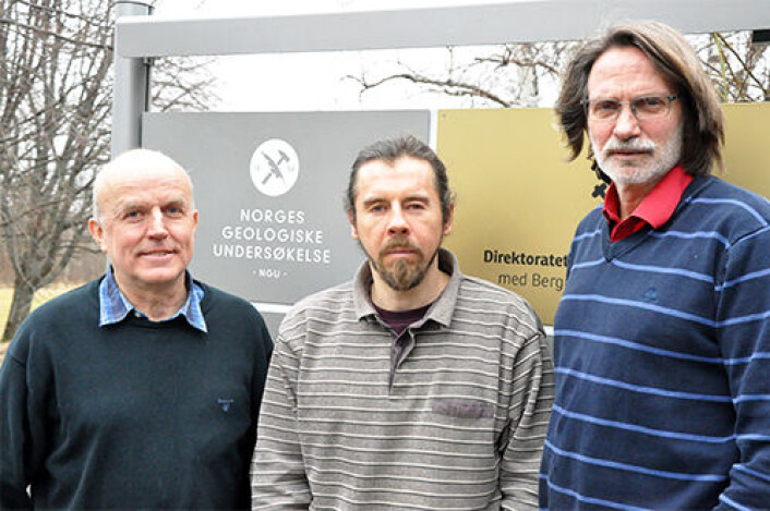 Odleiv Olesen (fra venstre), Yuriy Maystrenko og Harald Kristian Elvebakk står bak den nye NGU-rapporten om fjellvarme.
(Foto: NGU) Odleiv Olesen (fra venstre), Yuriy Maystrenko og Harald Kristian Elvebakk står bak den nye NGU-rapporten om fjellvarme.
(Foto: NGU)