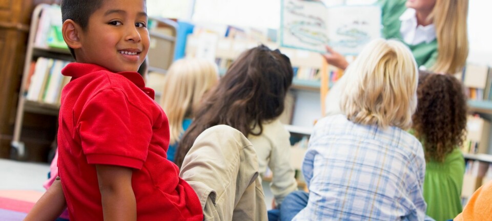 Relasjonen til pedagogen er ekstra viktig for minoritetsspråklige barn. (Illustrasjonsfoto: Colourbox)
