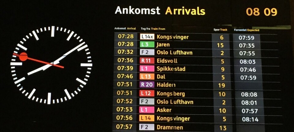 Oslo S 26. mars i år. Nesten alle tog til Oslo var forsinket eller innstilt, til tross for at snøværet som kom denne morgenen var varslet. (Foto: Bård Amundsen)