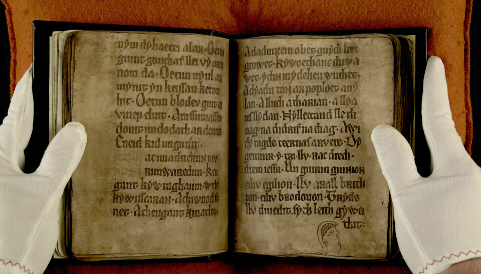 «Carmarthens svarte bok» er skrevet på walisisk i 1250.  (Foto: University of Cambridge)