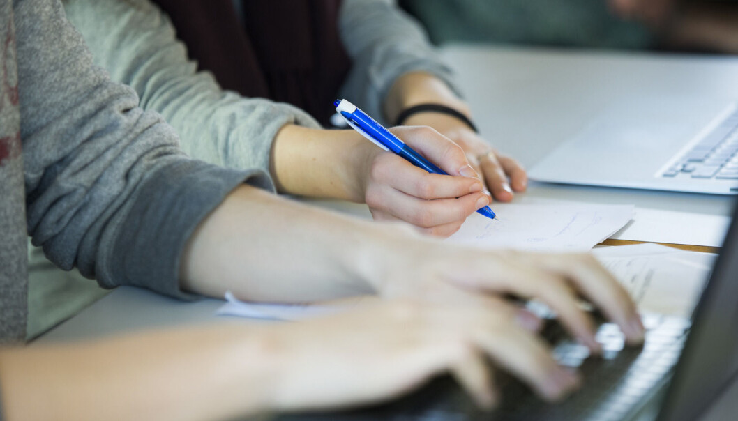 De ansatte vet når de skal møtes, det er struktur på møtene deres, og lærerne er tydelige overfor elevene. Slik er det på skolene som lykkes. (Foto: Berit Roald, NTB scanpix) ) De ansatte vet når de skal møtes, det er struktur på møtene deres, og lærerne er tydelige overfor elevene. Slik er det på skolene som lykkes. (Foto: Berit Roald, NTB scanpix) )