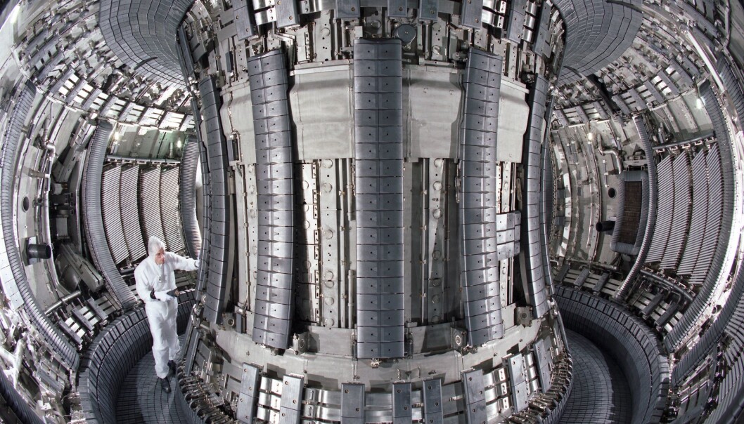 Bildet er tatt inni verdens største fusjonsreaktor, Joint European Torus (JET), i Culham like utenfor Oxford i England. (Foto: EFDA/JET) Bildet er tatt inni verdens største fusjonsreaktor, Joint European Torus (JET), i Culham like utenfor Oxford i England. (Foto: EFDA/JET)
