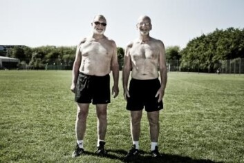 To glade menn med prostatakreft som spiller fotball på FC Prostata-laget i stedet for å delta i rehabilitering.
(Foto: Tryg fonden) To glade menn med prostatakreft som spiller fotball på FC Prostata-laget i stedet for å delta i rehabilitering.
(Foto: Tryg fonden)