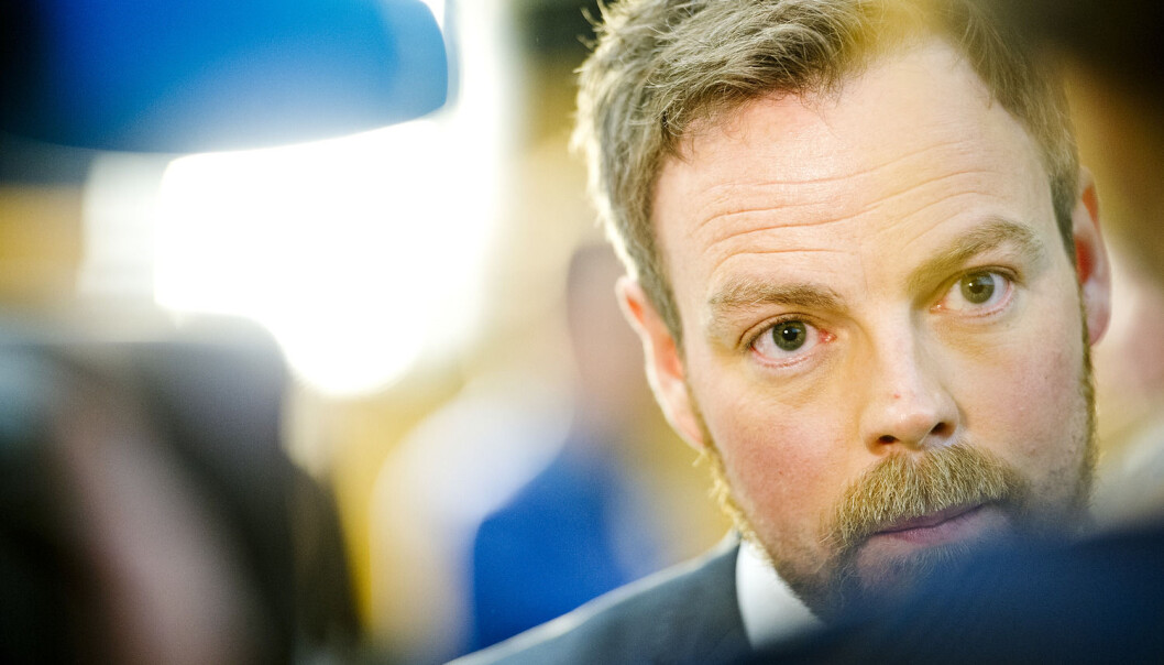 For små. For spredte. For sårbare. For lite spissede. Dette er status for mange norske høyskole- og universitetsmiljøer, ifølge kunnskapsminister Torbjørn Røe Isaksen. Onsdag presenterte han innholdet i den nye stortingsmeldingen om sammenslåinger i norsk akademia. (Foto: Jon Olav Nesvold, NTB scanpix) For små. For spredte. For sårbare. For lite spissede. Dette er status for mange norske høyskole- og universitetsmiljøer, ifølge kunnskapsminister Torbjørn Røe Isaksen. Onsdag presenterte han innholdet i den nye stortingsmeldingen om sammenslåinger i norsk akademia. (Foto: Jon Olav Nesvold, NTB scanpix)