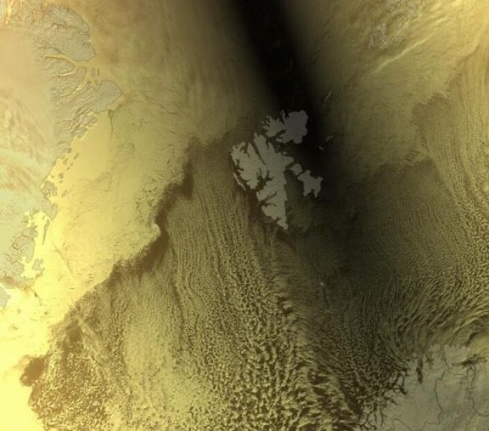 Solformørkelsen i Arktis 20. mars sett fra værsatellitten Suomi-NPP. (Bilde: NASA & EUMETSAT) Solformørkelsen i Arktis 20. mars sett fra værsatellitten Suomi-NPP. (Bilde: NASA & EUMETSAT)