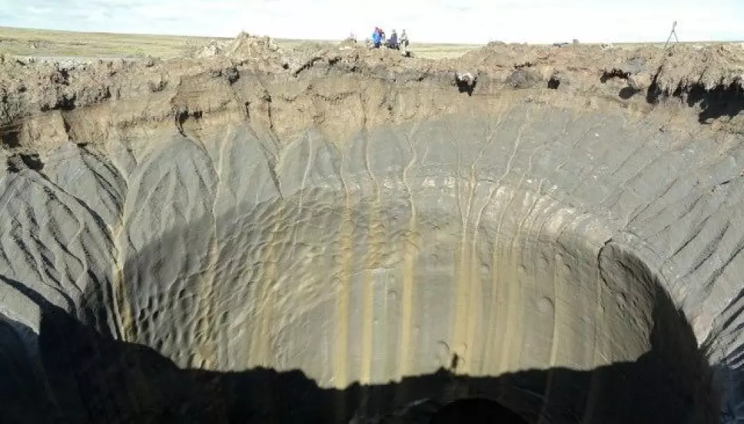 Dette krateret er eitt av sju hol i bakken som nyleg er oppdaga i Russland. (FOTO: VASILY BOGOYAVLENSKY / NTB SCANPIX)