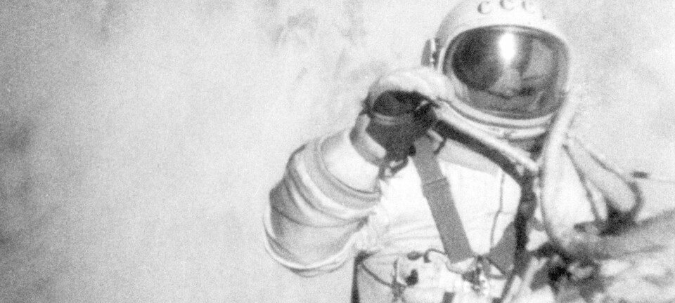 Aleksej Leonov utenfor Voskhod 2 18. mars 1965, i bane rundt jorden. (foto: Science Photo Library)