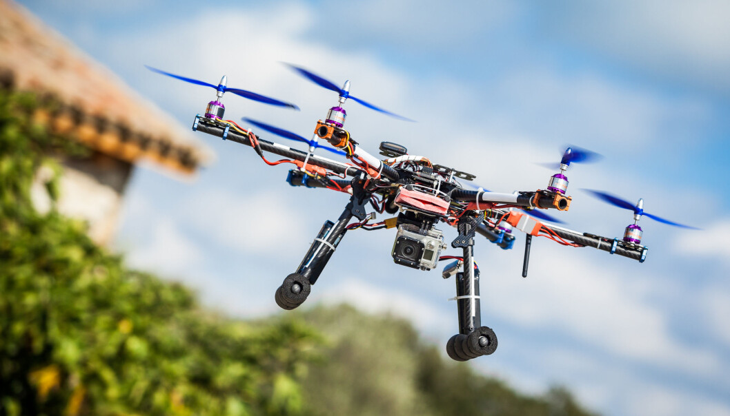 Bortsettt fra militære droner, er droneautonomien i mange tilfeller på barnestadiet, mener forskerne. Den avhenger i stor grad av en operatør som styrer med fjernkontroll, eller planlegger ruta til dronen på forhånd. (Illustrasjonsfoto: Microstock) Bortsettt fra militære droner, er droneautonomien i mange tilfeller på barnestadiet, mener forskerne. Den avhenger i stor grad av en operatør som styrer med fjernkontroll, eller planlegger ruta til dronen på forhånd. (Illustrasjonsfoto: Microstock)