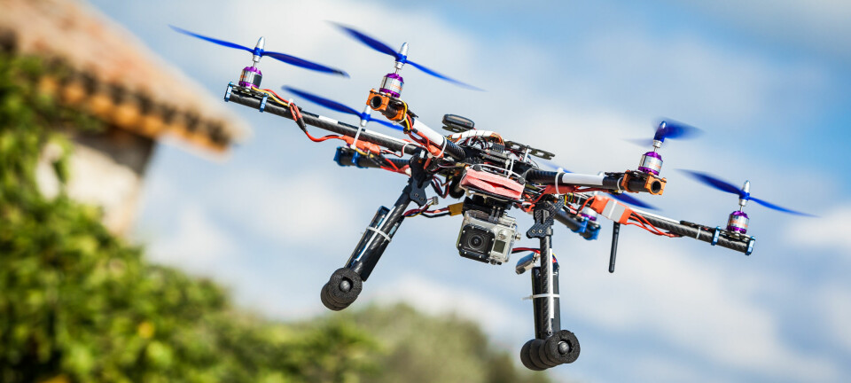 Bortsettt fra militære droner, er droneautonomien i mange tilfeller på barnestadiet, mener forskerne. Den avhenger i stor grad av en operatør som styrer med fjernkontroll, eller planlegger ruta til dronen på forhånd. (Illustrasjonsfoto: Microstock)
