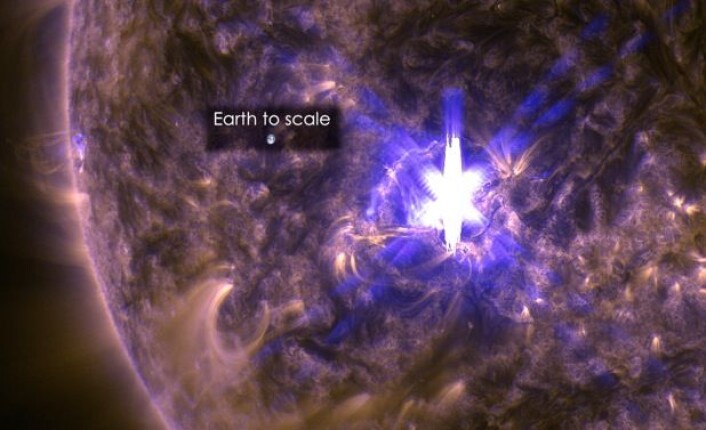 Et skikkelig utbrudd på sola for et par dager siden. Og jordkloden blir liten i denne sammenheng ... (Bilde: NASA) Et skikkelig utbrudd på sola for et par dager siden. Og jordkloden blir liten i denne sammenheng ... (Bilde: NASA)