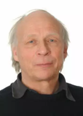 Ragnar Waldahl er statsviter og nå professor emeritus ved Institutt for medier og kommunikasjon på Universitetet i Oslo. Han synes det er bemerkelsesverdig hvor stabil den politiske diskusjonslysten mellom nordmenn har holdt seg gjennom 40 år.  (Foto: UiO)