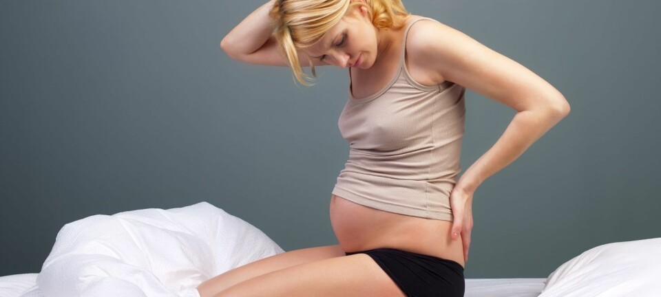 Ny doktorgrad viser at gravide og småbarnsmødre i fysisk belastende arbeiderklasseyrker har høyere sykefravær enn middelklassekvinner i kontorjobber. (Foto: Microstock)