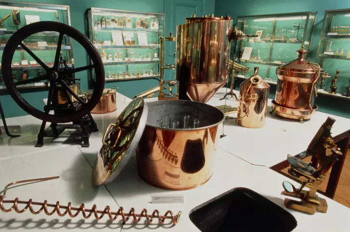 Dette rommet på Pasteur-museet inneholder over 1000 gjenstander, og Pasteur skal selv ha brukt dem alle i løpet av en lang og innholdsrik forskerkarriere. (Foto: Science Photo Library)