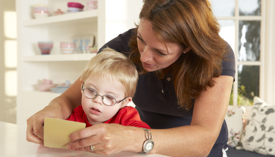 I Norge er en svært høy andel av kvinnene ute i arbeid. Men hva skjer når de får et sykt barn? Det vet vi nå litt mer om. (Foto: Microstock) I Norge er en svært høy andel av kvinnene ute i arbeid. Men hva skjer når de får et sykt barn? Det vet vi nå litt mer om. (Foto: Microstock)