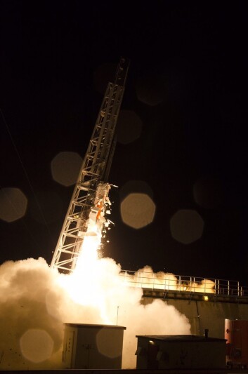 ICI-4-raketten idet den skytes opp fra Andøya 19. februar klokka 23.06. (Foto: Trond Abrahamsen, Andøya Space Center) ICI-4-raketten idet den skytes opp fra Andøya 19. februar klokka 23.06. (Foto: Trond Abrahamsen, Andøya Space Center)