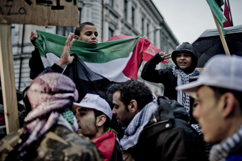 Palestinakomiteen i Norge og Palestinakomiteen i Oslo arrangerte demonstrasjon mot urolighetene i Gaza ved Israels ambassade i Oslo i 2012.  (Foto: Stian Lysberg Solum NTB scanpix)