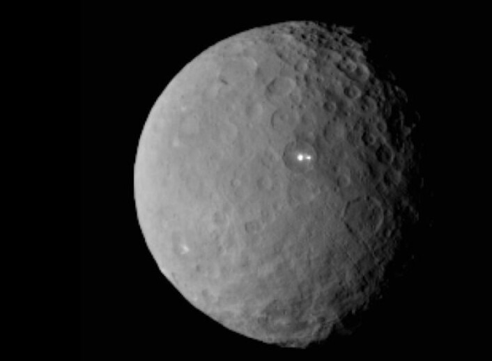 Dvergplaneten Ceres sett fra NASAs romsonde Dawn for en uke siden. (Bilde: NASA/JPL-Caltech/UCLA/MPS/DLR/IDA) Dvergplaneten Ceres sett fra NASAs romsonde Dawn for en uke siden. (Bilde: NASA/JPL-Caltech/UCLA/MPS/DLR/IDA)