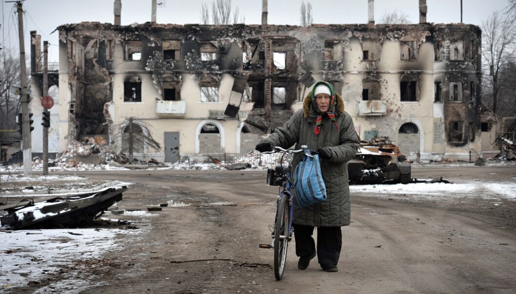 Norske forskere vil styrke det ukrainske lokaldemokratiet. Her fra den lille landsbyen Vuhleirsk, bare 14 km fra Debaltseve. (Foto: Harald Henden, VG) Norske forskere vil styrke det ukrainske lokaldemokratiet. Her fra den lille landsbyen Vuhleirsk, bare 14 km fra Debaltseve. (Foto: Harald Henden, VG)