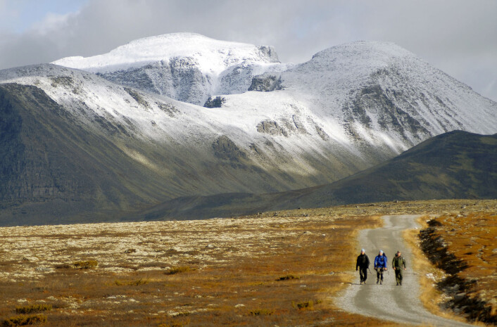 Turgåere på vei mot Spranget i Rondane. (Foto: Anders Gjengedal, Visitnorway) Turgåere på vei mot Spranget i Rondane. (Foto: Anders Gjengedal, Visitnorway)