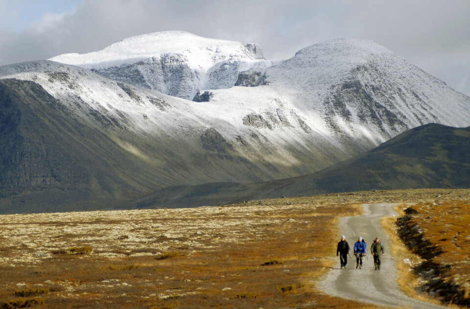Turgåere på vei mot Spranget i Rondane. (Foto: Anders Gjengedal, Visitnorway)