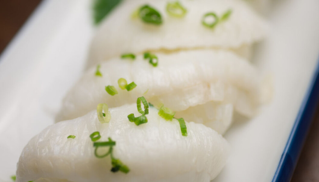For de fleste er sushi en utsøkt delikatesse. Men det er alltid en risiko for at fisken har vært rammet av rundmarken Anisakis. Har du først blitt smittet, er risikoen for allergi ekstra stor. (Foto: Microstock) For de fleste er sushi en utsøkt delikatesse. Men det er alltid en risiko for at fisken har vært rammet av rundmarken Anisakis. Har du først blitt smittet, er risikoen for allergi ekstra stor. (Foto: Microstock)