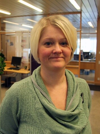 – Som oss mennesker får også fisk juling med årene. Noen er arrete, og fiskeskjellene ser bare flekkvis pene ut. Det er også ofte en del parasitter på de eldste fiskene, sier marinbiolog Kristin Valle. Foto: Amund Aune Nilsen, NRK – Som oss mennesker får også fisk juling med årene. Noen er arrete, og fiskeskjellene ser bare flekkvis pene ut. Det er også ofte en del parasitter på de eldste fiskene, sier marinbiolog Kristin Valle. Foto: Amund Aune Nilsen, NRK