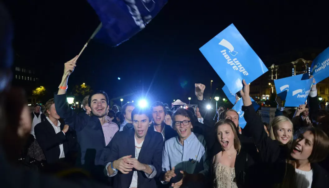 Unge er mer politisk aktive, men stemmer som mor og far