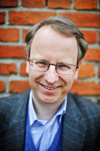 Henrik Syse er filosof av utdannelse. Han er seniorforsker ved Institutt for fredsforskning (PRIO) der han leder prosjektet NECORE (Negotiating Values: Common Identities and Resilience after 22/7), et prosjekt som blant annet forsker på ytringsfrihet og ytringsnormer i kjølvannet av 22. juli 2011. Ellers underviser Henrik ved bl.a. Bjørknes høyskole. (Foto: Aftenposten/Scanpix) Henrik Syse er filosof av utdannelse. Han er seniorforsker ved Institutt for fredsforskning (PRIO) der han leder prosjektet NECORE (Negotiating Values: Common Identities and Resilience after 22/7), et prosjekt som blant annet forsker på ytringsfrihet og ytringsnormer i kjølvannet av 22. juli 2011. Ellers underviser Henrik ved bl.a. Bjørknes høyskole. (Foto: Aftenposten/Scanpix)