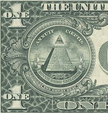 Noen mener at symboler som er trykt på dollarseddelen, beviser at Illuminati styrer USA. Noen mener at symboler som er trykt på dollarseddelen, beviser at Illuminati styrer USA.