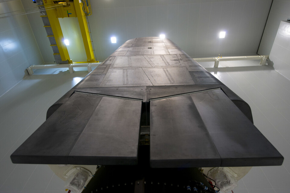 Nesen, undersiden og styringsfinnene på det europeiske romfartøyet IXV beskyttes av plater med spesiallaget karbonfiber. (Foto: ESA/M. Pedoussaut)