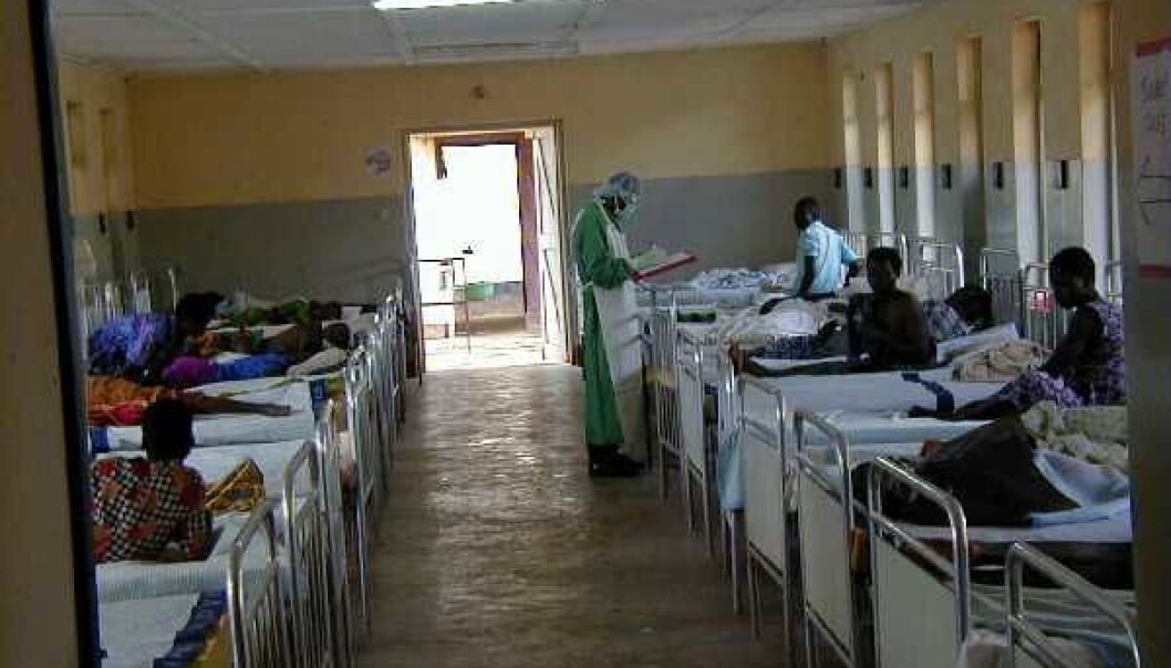 Små utbrudd av ebola forekommer om lag to ganger i året i Afrika. En ny test skal sikre at ebola kan diagnostiseres raskt og sikkert. Bildet er fra et ebolautbrudd i Uganda i 2000. (Foto: Daniel Bausch) Små utbrudd av ebola forekommer om lag to ganger i året i Afrika. En ny test skal sikre at ebola kan diagnostiseres raskt og sikkert. Bildet er fra et ebolautbrudd i Uganda i 2000. (Foto: Daniel Bausch)