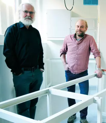 Nils Chr. Stenseth (t.v.) og Kjetill S. Jakobsen åpner nå, i samarbeid Naturhistorisk og Kulturhistorisk museum, et helt nytt DNA-laboratorium som skal gjøre det enklere å analysere DNA-rester fra dødt materiale. (Foto: Ola Sæther, UiO)