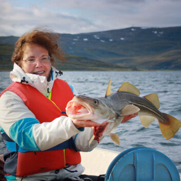Maria-Victoria Solstrand på feltarbeid om turistfiske i Repparfjord, Finnmark. Foto: Kristian Bjørnsson. Maria-Victoria Solstrand på feltarbeid om turistfiske i Repparfjord, Finnmark. Foto: Kristian Bjørnsson.