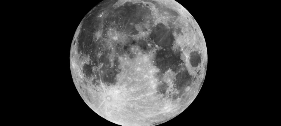Jordens måne er den femte største i solsystemet. Definisjonen av en måne er et større himmellegeme som kretser rundt om en planet.  (Foto: Colourbox)