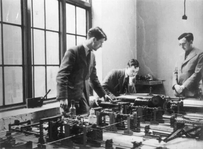 Meccano-analysatoren ved Cambridge i 1937. (Foto: Offentlig eiendom) Meccano-analysatoren ved Cambridge i 1937. (Foto: Offentlig eiendom)