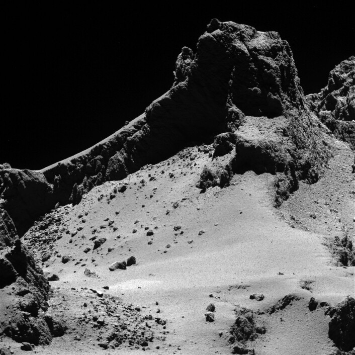 Overflaten av 67P sett av Rosetta på bare 8 kilometers avstand 14. oktober 2014. (Foto: ESA/Rosetta/MPS for OSIRIS Team MPS/UPD/LAM/IAA/SSO/INTA/UPM/DASP/IDA) Overflaten av 67P sett av Rosetta på bare 8 kilometers avstand 14. oktober 2014. (Foto: ESA/Rosetta/MPS for OSIRIS Team MPS/UPD/LAM/IAA/SSO/INTA/UPM/DASP/IDA)
