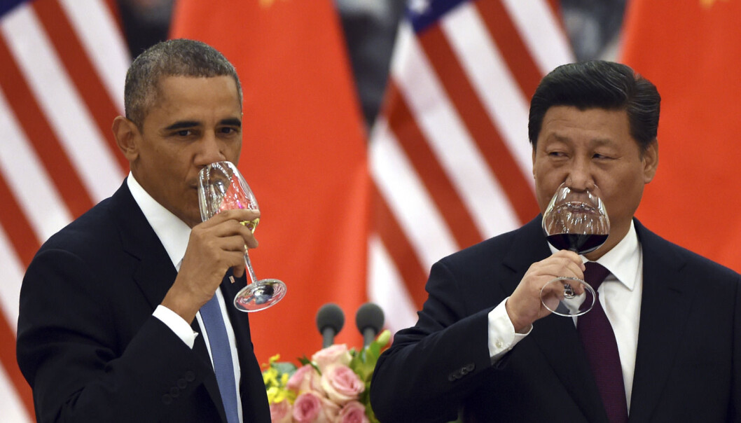 Historisk avtale: Verdens to viktigste klimaland – Kina og USA – er blitt enige om konkrete mål for kutt i CO2-utslippene. Her skåler Barack Obama og Xi Jinping for avtalen. (Foto: Greg Barker, Ap/NTBscanpix ) Historisk avtale: Verdens to viktigste klimaland – Kina og USA – er blitt enige om konkrete mål for kutt i CO2-utslippene. Her skåler Barack Obama og Xi Jinping for avtalen. (Foto: Greg Barker, Ap/NTBscanpix )
