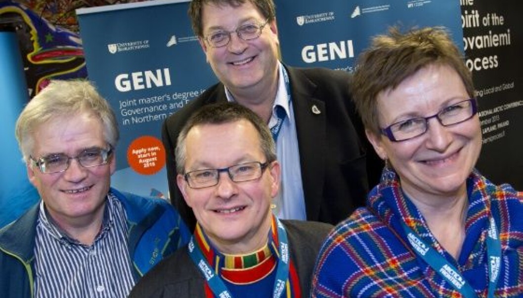 Professor Hans-Kristian Hernes fra UiT, Sven-Roald Nystå fra Árran lulesamsisk senter, professor Ken Coates fra University of Saskatchewan, og senterleder Else Grete Broderstad ved Sesam, UiT. (Foto: Stig Brøndbo) Professor Hans-Kristian Hernes fra UiT, Sven-Roald Nystå fra Árran lulesamsisk senter, professor Ken Coates fra University of Saskatchewan, og senterleder Else Grete Broderstad ved Sesam, UiT. (Foto: Stig Brøndbo)