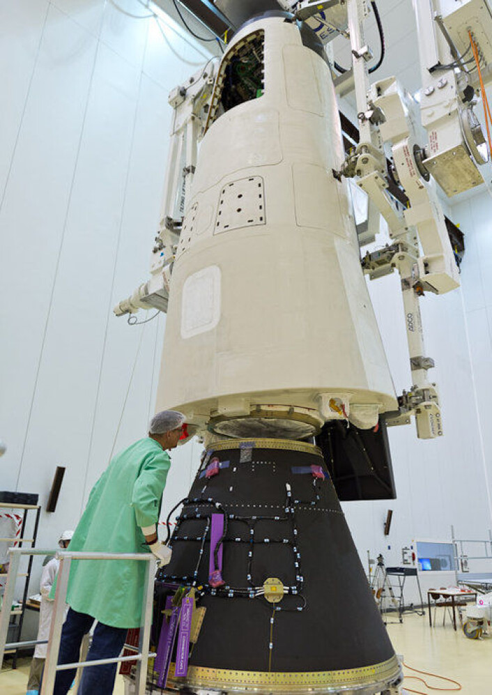 XIV sjekkes før oppskytningen. (Foto: ESA) XIV sjekkes før oppskytningen. (Foto: ESA)