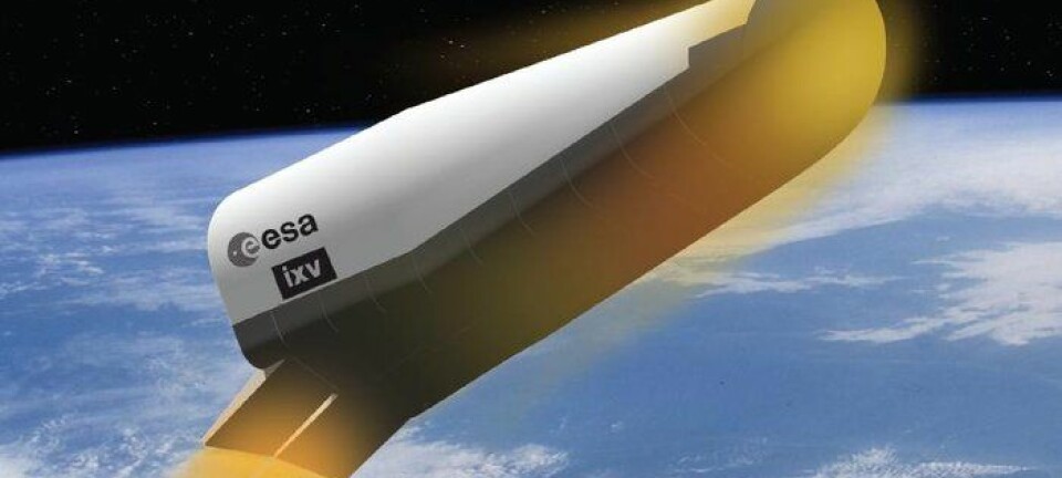 IXV, slik en kunstner har sett romflyet for seg på tilbaketuren gjennom atmosfæren. (Foto: ESA/J.Huart)