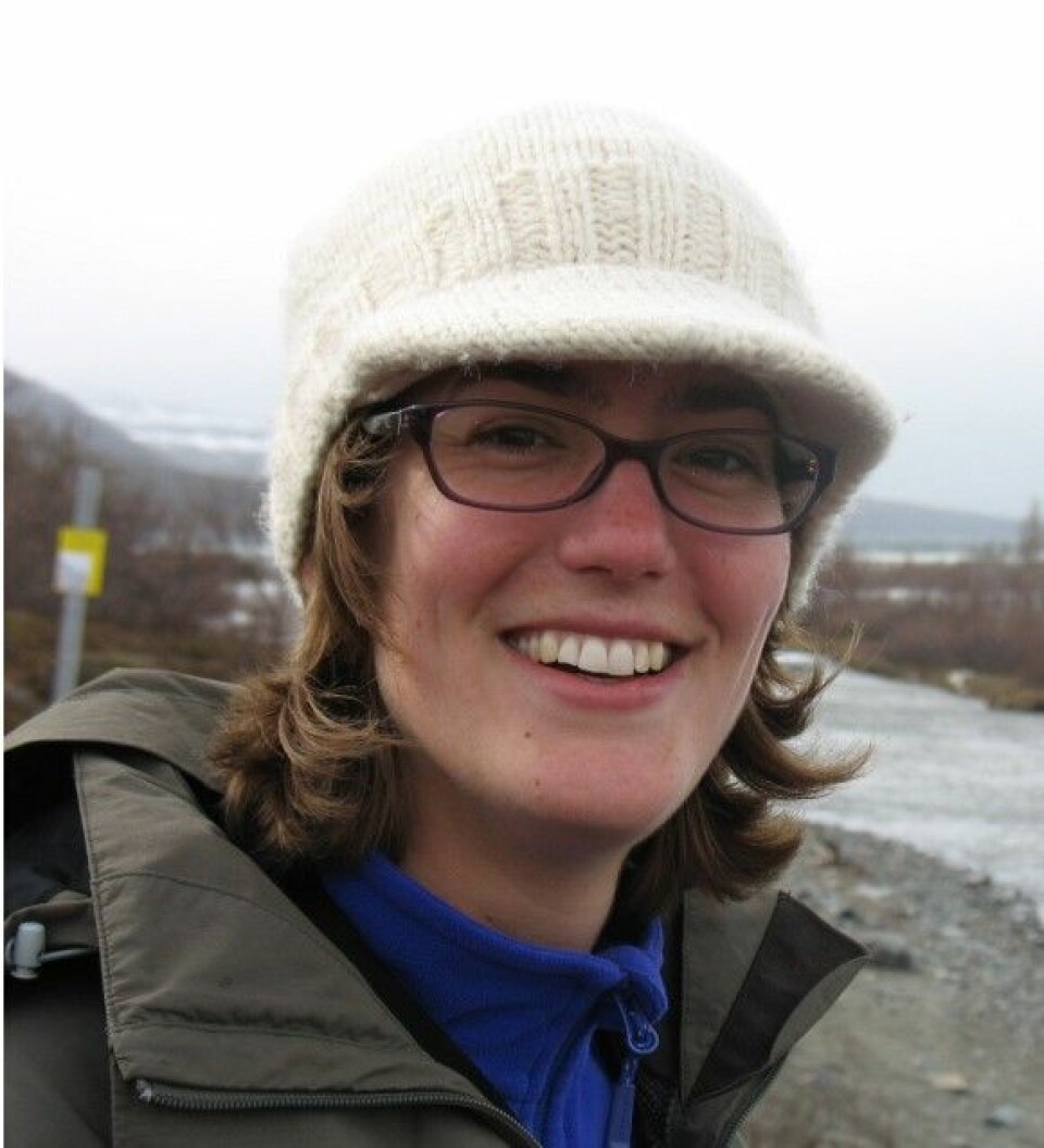 Diane Groot har analysert mikroskopiske skalldyr fra arktiske havområder for å se på temperatursvingninger 12 000 år tilbake i tid.  (Foto: UiT)
