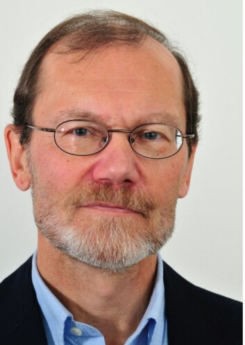 Øyvind Østerud mener verden har blitt mer uforutsigbar. Selv om verden totalt sett har blitt fredeligere, har volden også økt i store deler av verden. (Foto: UiO) Øyvind Østerud mener verden har blitt mer uforutsigbar. Selv om verden totalt sett har blitt fredeligere, har volden også økt i store deler av verden. (Foto: UiO)