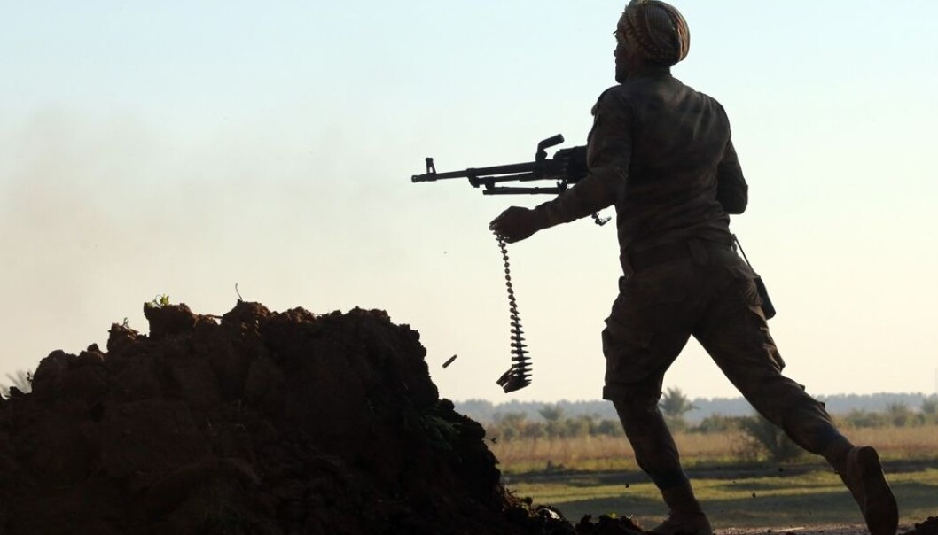 Verden er inne i en mer urolig periode nå, mener fredsforskere. Krigen i Irak og Syria har høye dødstall og er mye av forklaringen på at verden i 2014 ble mer urolig. Her kjemper irakiske styrker mot ISIS. (Foto: AA, Abaca/Scanpix) Verden er inne i en mer urolig periode nå, mener fredsforskere. Krigen i Irak og Syria har høye dødstall og er mye av forklaringen på at verden i 2014 ble mer urolig. Her kjemper irakiske styrker mot ISIS. (Foto: AA, Abaca/Scanpix)