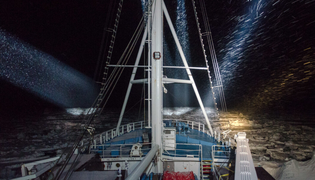 Forskningsskipet RV Lance skal fryses inn i drivisen og følge isen fra den fryser til nå i januar til den smelter utover sommeren. (Foto: Jago Wallenschus / Norsk Polarinstitutt) Forskningsskipet RV Lance skal fryses inn i drivisen og følge isen fra den fryser til nå i januar til den smelter utover sommeren. (Foto: Jago Wallenschus / Norsk Polarinstitutt)