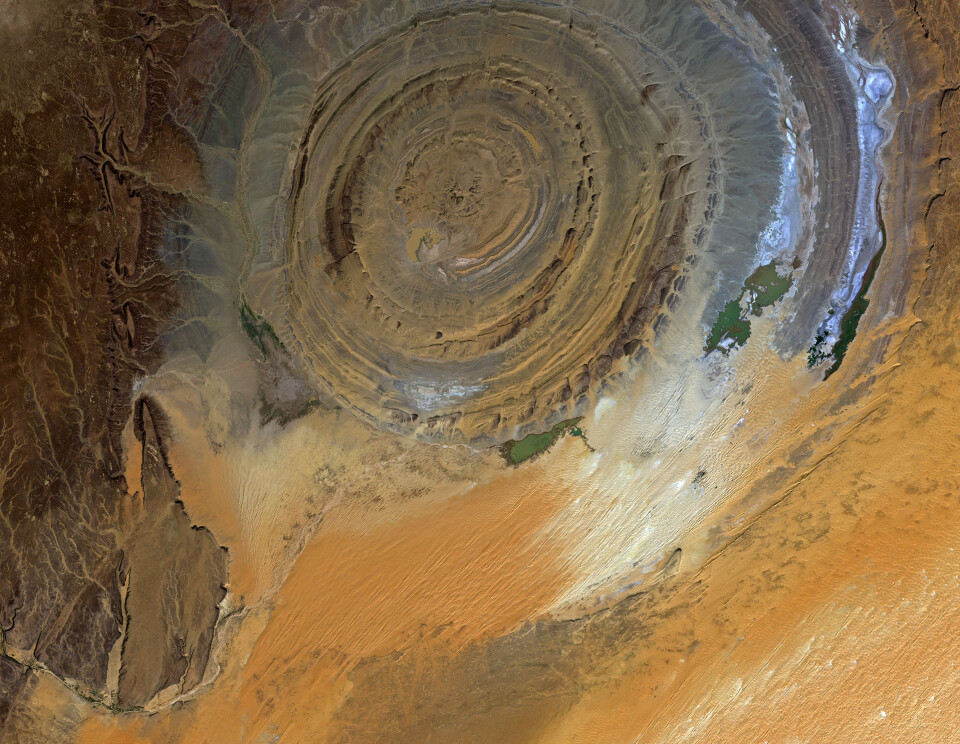 Richat er en geologisk formasjon i ørkenen i Mauretania her sett av den japanske satellitten ALOS i 2010. (Foto: JAXA/ESA)
