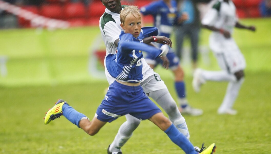 - Trening som i utgangspunktet skal gi dem en fordel, blir i stedet en hindring. Dette kan ødelegge utviklingen av framtidens fotballspillere, sier Stig Arve Sæther, universitetslektor i idrettsvitenskap ved NTNU. (Foto: Scanpix, Thomas Winje Øijord) - Trening som i utgangspunktet skal gi dem en fordel, blir i stedet en hindring. Dette kan ødelegge utviklingen av framtidens fotballspillere, sier Stig Arve Sæther, universitetslektor i idrettsvitenskap ved NTNU. (Foto: Scanpix, Thomas Winje Øijord)