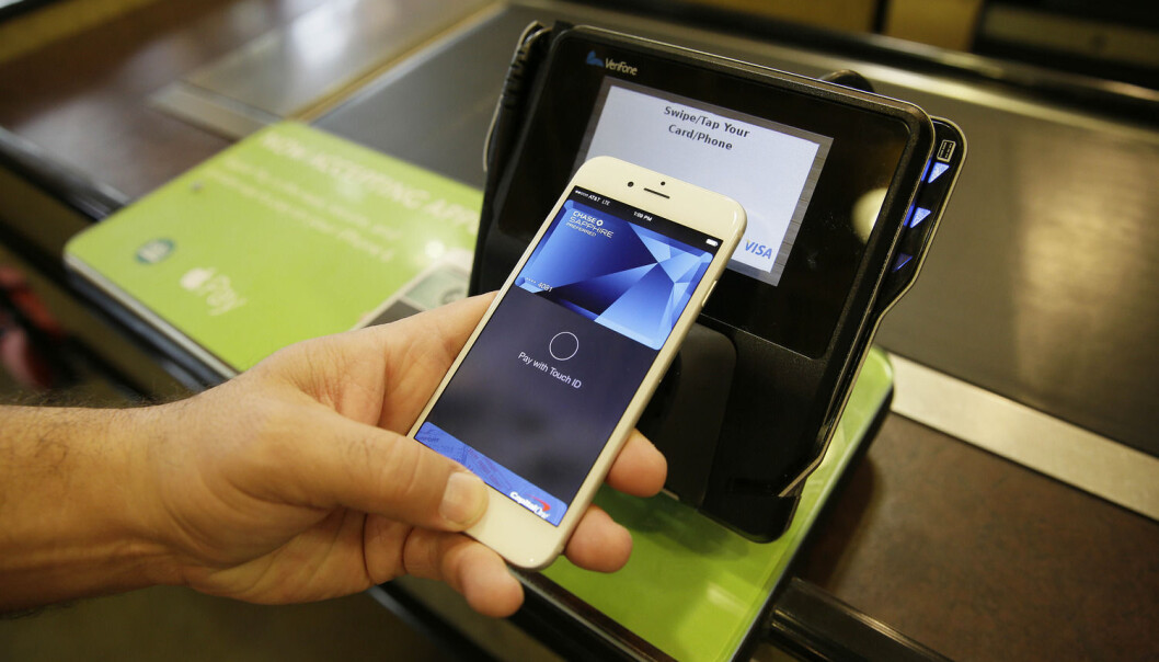 Betaling med mobilen er en av de første, store NFC-tjenestene som kan sparke fart i utviklingen på feltet. (Foto: Eric Risberg Credit/Ap) Betaling med mobilen er en av de første, store NFC-tjenestene som kan sparke fart i utviklingen på feltet. (Foto: Eric Risberg Credit/Ap)