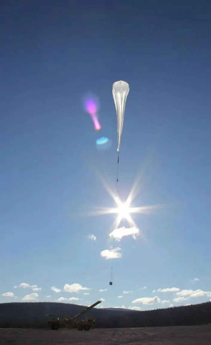 Slipp av ballong med studentforsøk fra Esrange i Kiruna i Sverige i REXUS/BEXUSprogrammet. (Foto: ESA) Slipp av ballong med studentforsøk fra Esrange i Kiruna i Sverige i REXUS/BEXUSprogrammet. (Foto: ESA)
