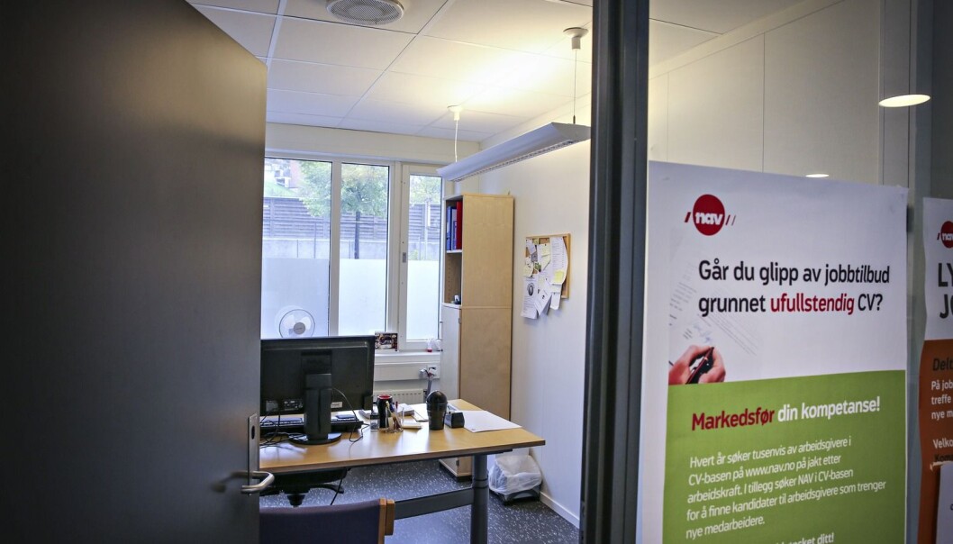 Nav er en organisasjon som sliter veldig, og kan godt betegnes som deprimert. Men det er politikerne som konstruerte mastodonten som må ta ansvar for dette. - Det nytter ikke å skylde på ledelsen eller de ansatte, sier organisasjonspsykolog og førsteamanuensis ved BI Jan Ketil Arnulf. (Foto: Scanpix, Orn E. Borgen) Nav er en organisasjon som sliter veldig, og kan godt betegnes som deprimert. Men det er politikerne som konstruerte mastodonten som må ta ansvar for dette. - Det nytter ikke å skylde på ledelsen eller de ansatte, sier organisasjonspsykolog og førsteamanuensis ved BI Jan Ketil Arnulf. (Foto: Scanpix, Orn E. Borgen)